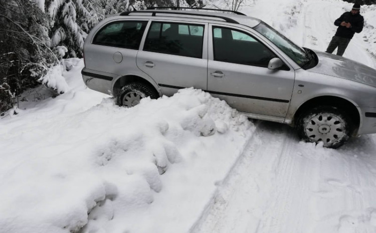 snijeg_auto.jpg