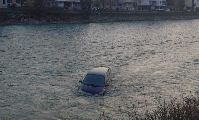 automobil_bez_vozaca_sletio_u_neretvu.jpg