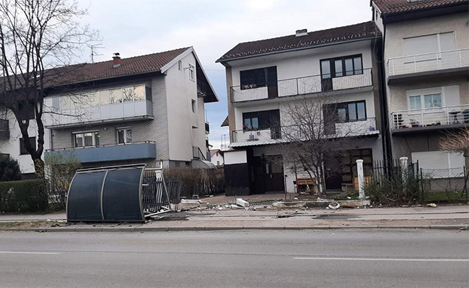 unisteno_autobusko_stajaliste_banjaluka_1.jpg