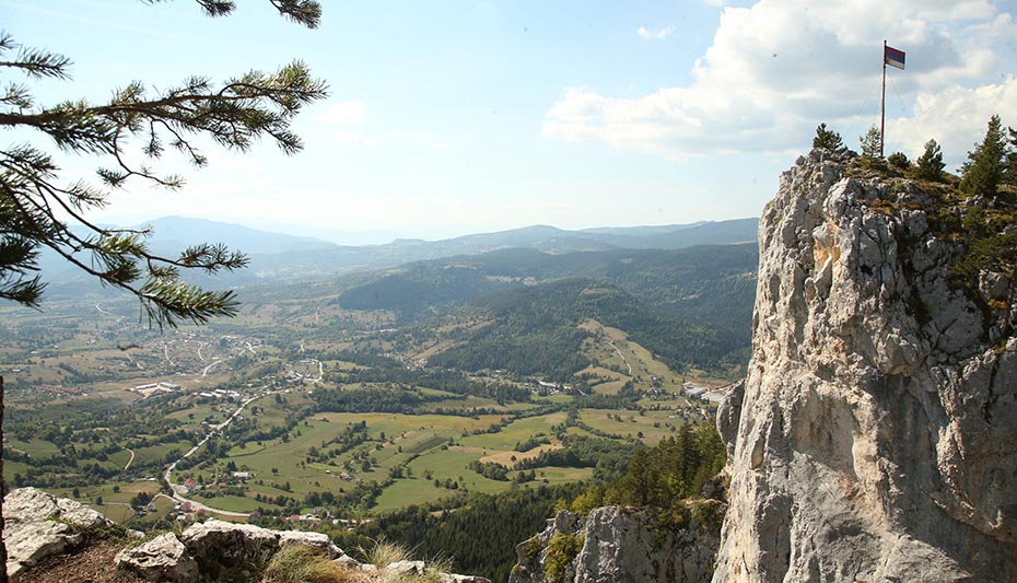 sokolac-turizam-romanija-crvene-stijene-03-foto-s-pasalic-scaled.jpg