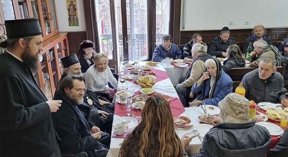 patrijarh-porfirije-rucak-sa-siromasnima.jpg