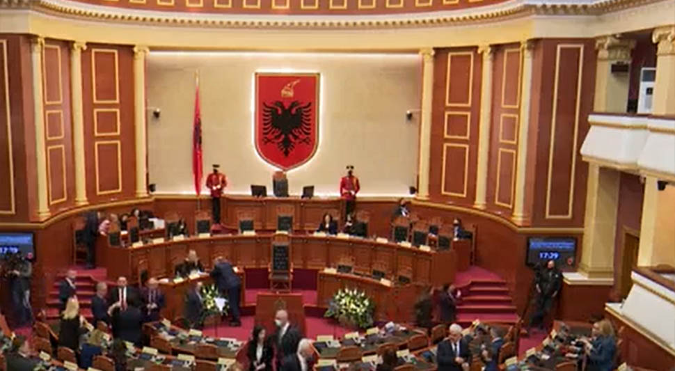 parlament-albanije-albanski-parlament-screenshot-youtube.jpg