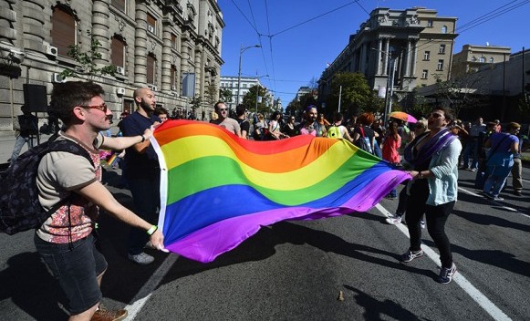 Gej-parada-ponosa-u-Beogradu-LGBT-1.jpg